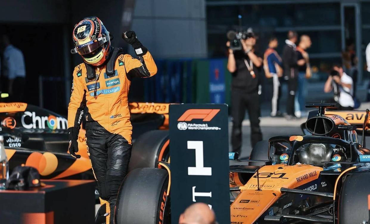 包含红牛车队横扫迈凯伦,塞恩斯扛起全队的词条 包含红牛车队横扫迈凯伦,塞恩斯扛起全队的词条